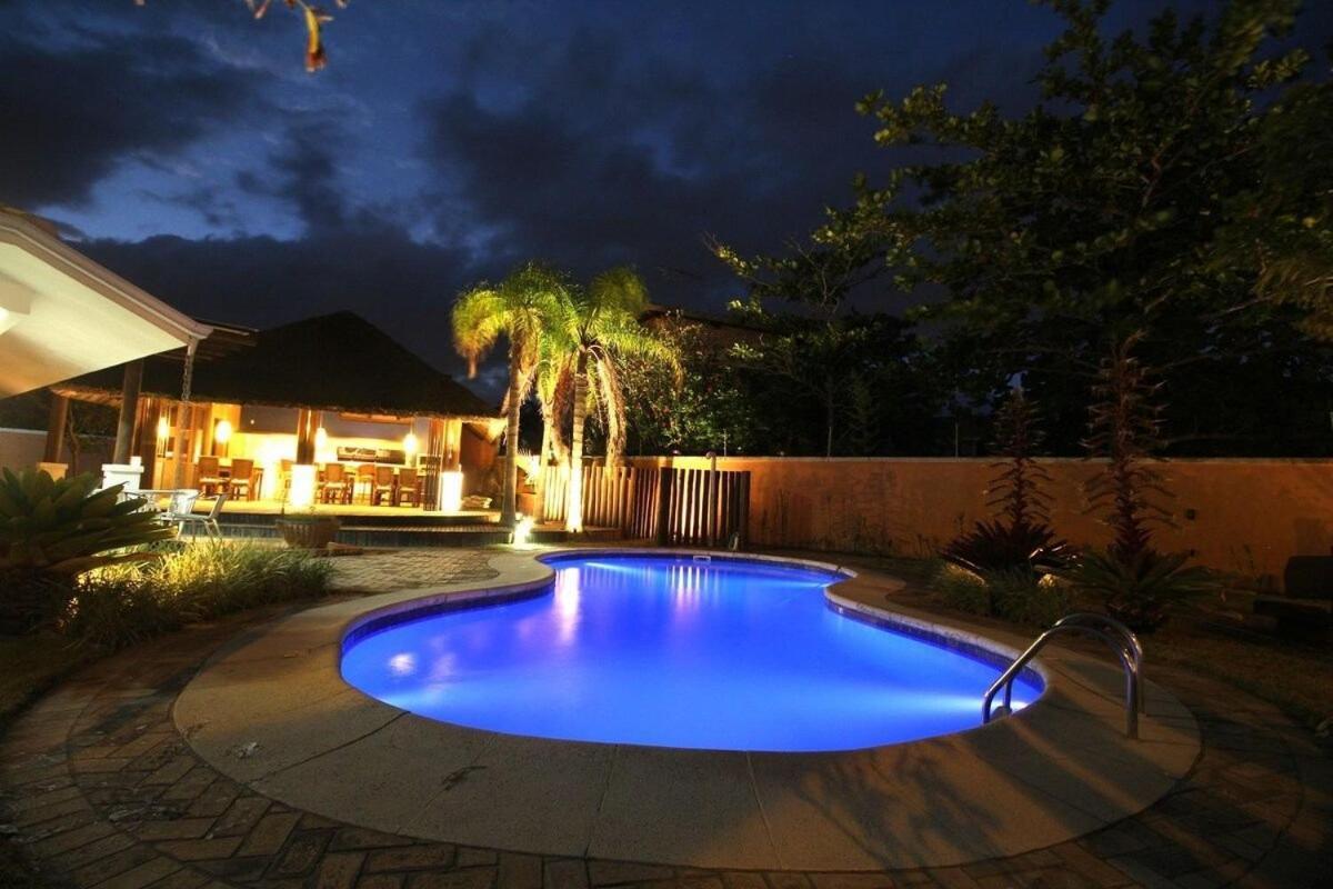 בומבינאס 5 Quartos Piscina E Espaco Gourmet מראה חיצוני תמונה